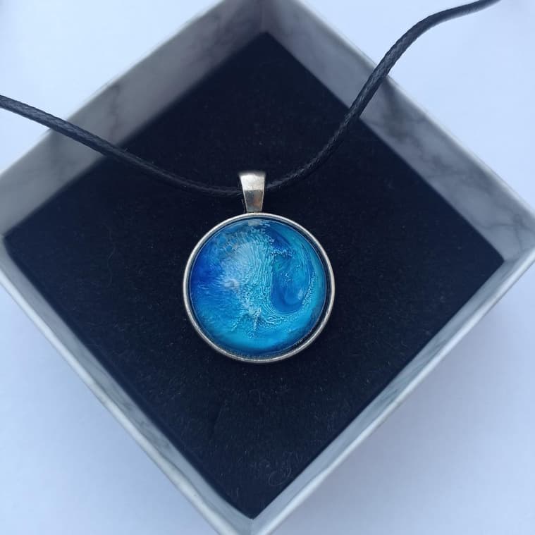 SafeSphere prototype concealed as a blue resin pendant, presented in a gift box